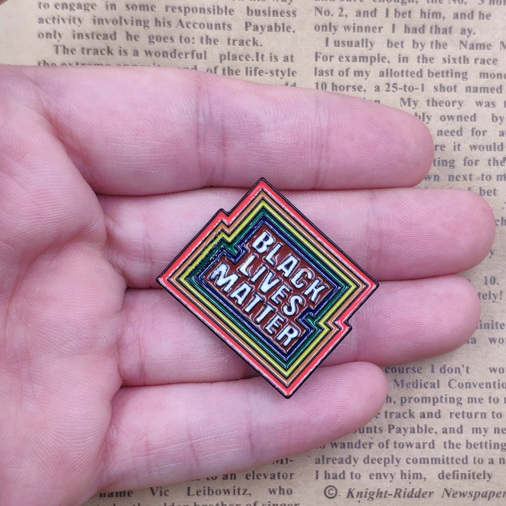 Мартин Лютер Кинг младший девиз черная живая материя эмалированная брошь на