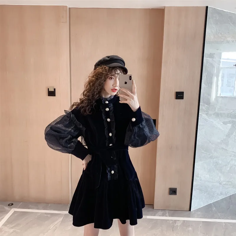 Женское Короткое платье выше колена темно-синее с длинным рукавом оборками и