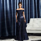 Темно-синее атласное платье для матери невесты с открытыми плечами ТРАПЕЦИЕВИДНОЕ Плиссированное формальное платье для свадебной вечеринки платье для матери жениха халат для мамы жениха