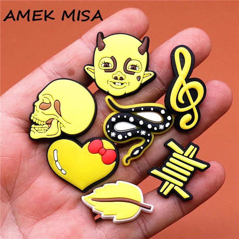 

1pcs Son of The Devil Shoe Charms Yellow Heart Skull Viper Leaf Shoe Accessories Decoration Fit Croc Jibz Kids Party Gifts U247