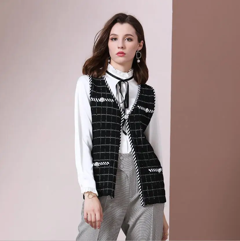 Куртка без рукавов Осенний жилет женская трикотажная камиделка с бисером черный