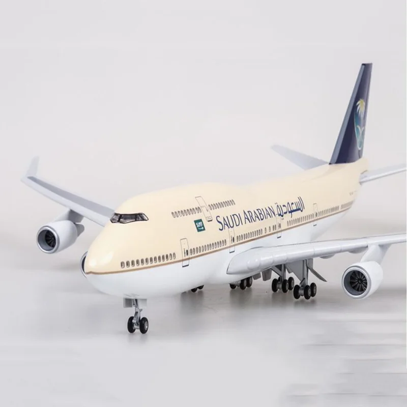 

47CM 1/150 Scale Airplane 747 B747-400 Aircraft Saudi Arabian Airlines Model With Light & Wheels Landing Gear Diecast Plane Toys