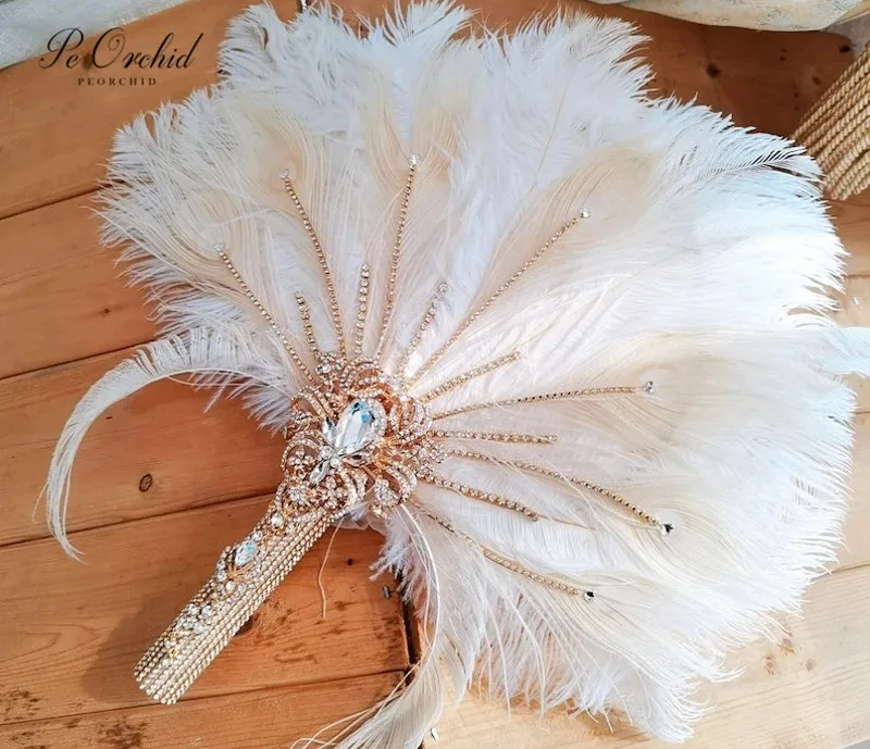 PEORCHID Kristall Strauß alternative Feder Braut Fan Bouquet Elfenbein Gatsby 1902s Hochzeit Hand Fan Gold Brosche Bouquet Fan
