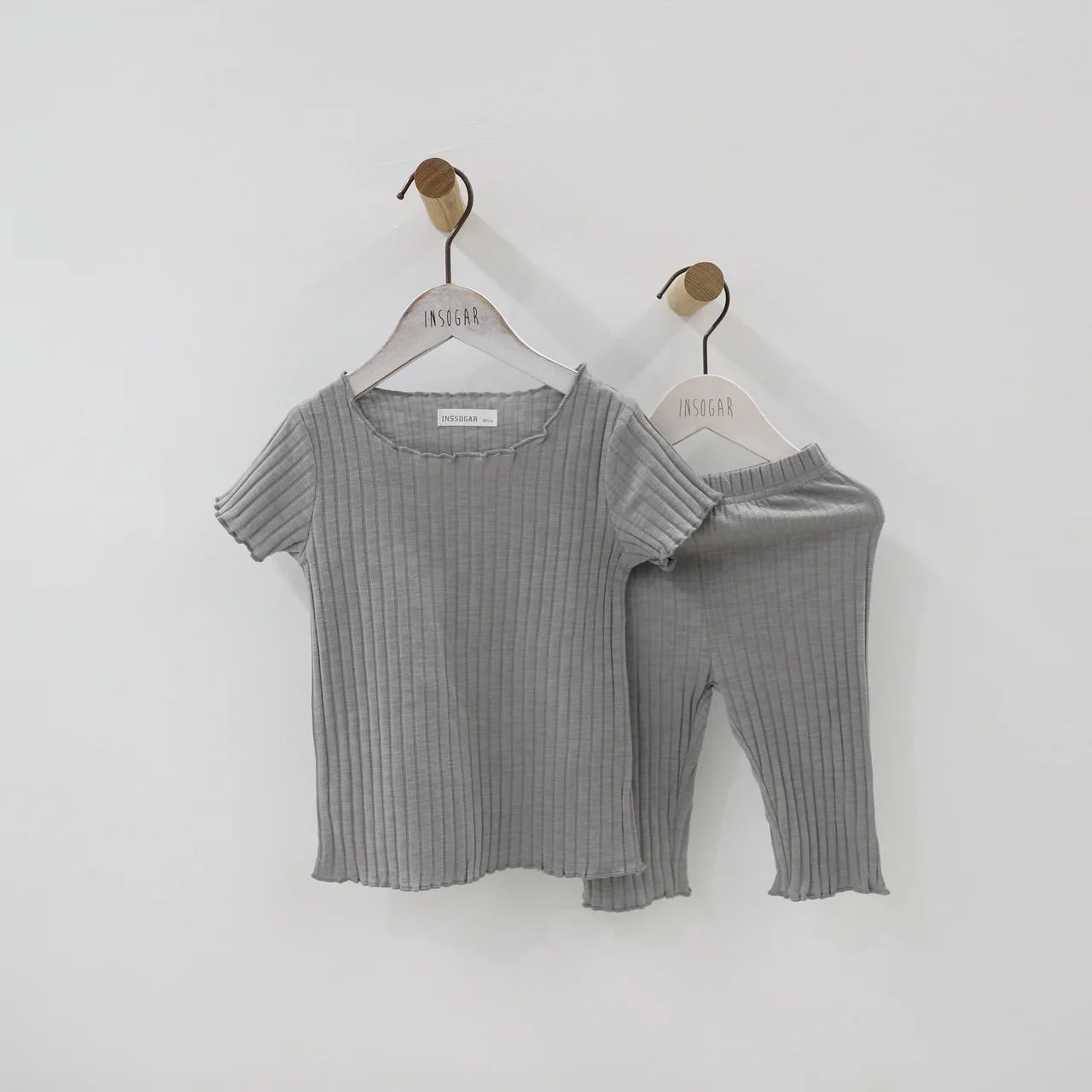 Тонкая Милая одежда для маленьких девочек летние трикотажные топы в полоску и