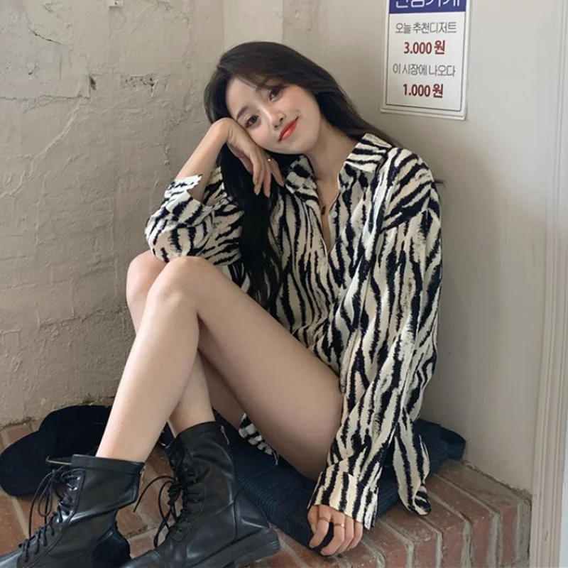 

Design Sense Niche 2021 New Chic Early Autumn Top Long Sleeve Temperament Zebra Pattern Shirt for Women Vintage Shirt