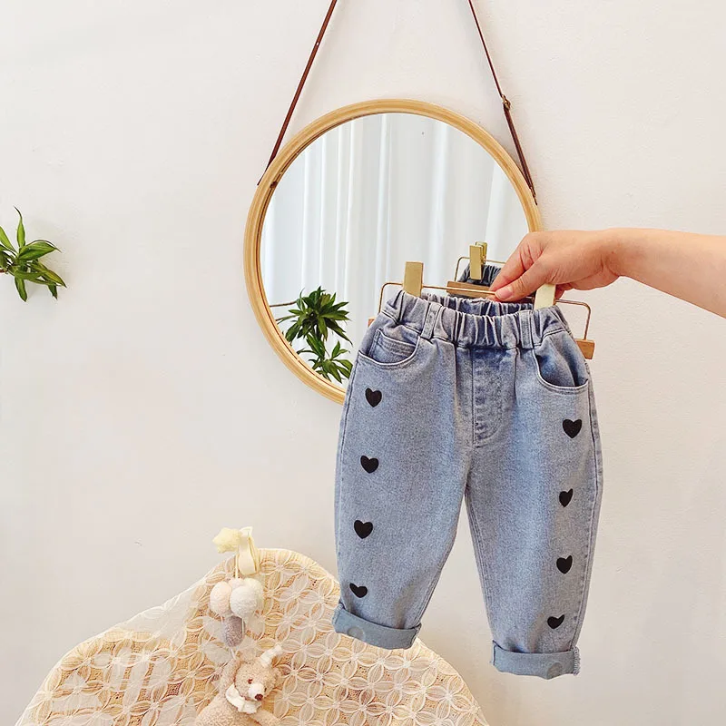 2021 новая весенняя одежда для девочек Джинсы детей с надписью Love брюки на