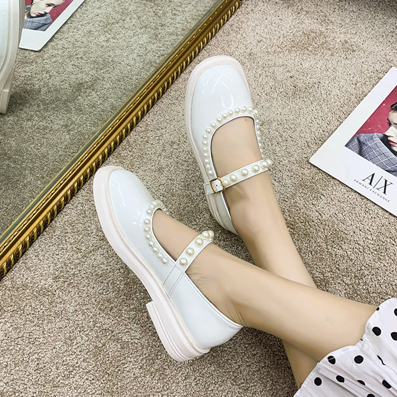 

Shallow Mouth Retro Woman Shoes Oxfords Autumn Pearl Decorateion Round Toe Casual Female Sneakers British Style Flats New Leathe