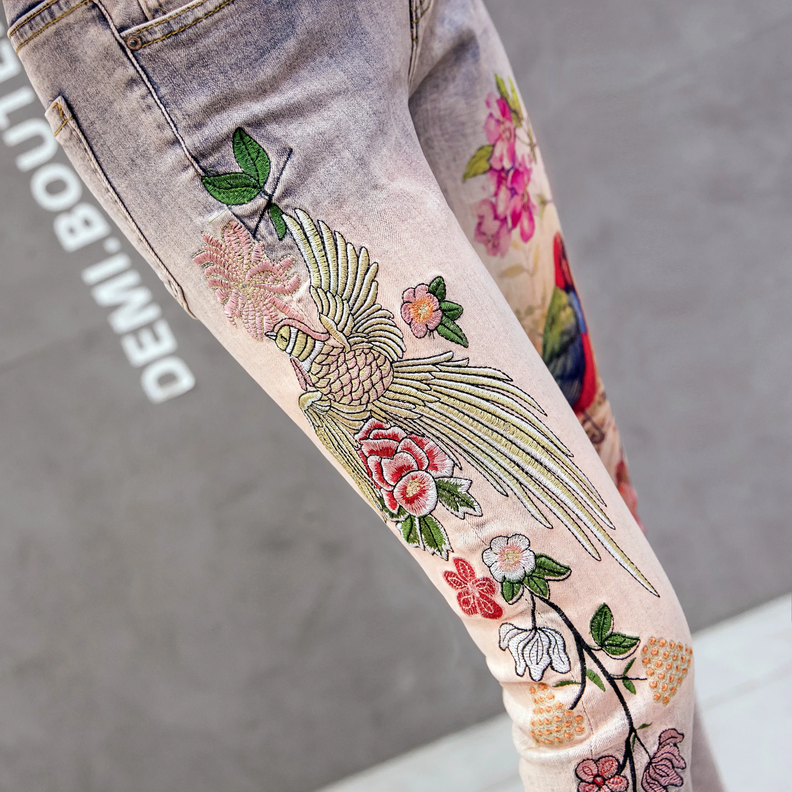 Джинсы карандаш женские Стрейчевые с 3D рисунком уличные брюки из денима