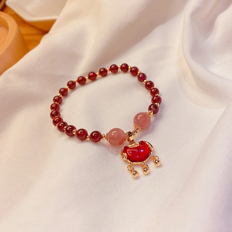 Браслеты в этническом стиле с бусинами из натурального красного граната и форме