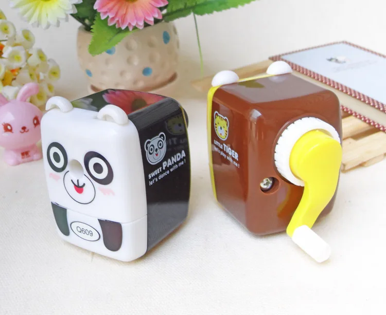 

Cartoon Student Pencil Sharpener Cute Panda Tiger Hand-Cranked Pencil Sharpener Sharpener School Office Stationery Random Color