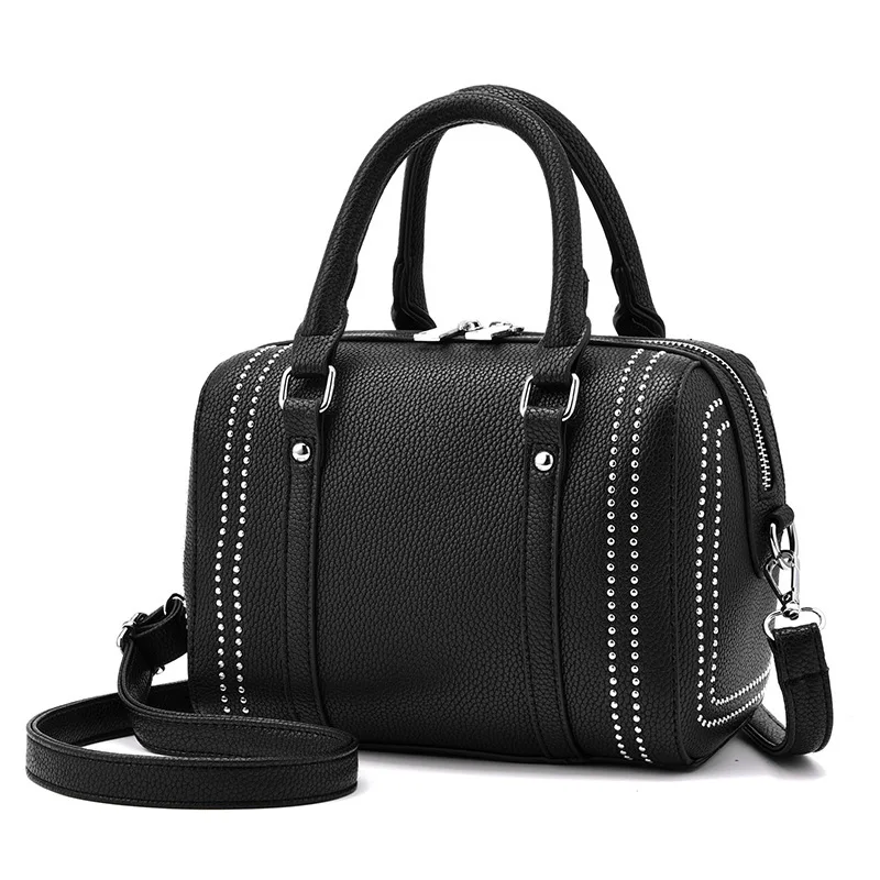 

Женская сумка-подушка на одно плечо, с заклепками