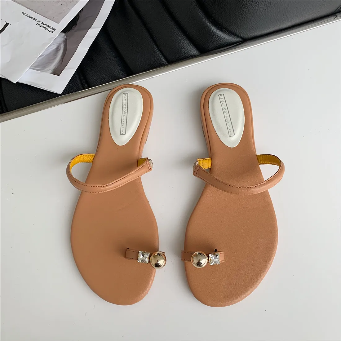 

Female Shoes Low Slippers Flat Glitter Slides Rubber Flip Flops Beige Heeled Sandals Square heel Fashion 2021 Jelly Summer Hawai