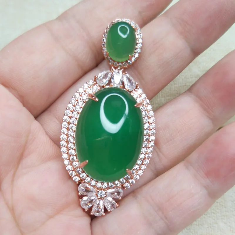 Природный халцедон из зеленого камня с розовым золотым вкраплением стеклянного алмаза. Подходит для женщин и девочек.