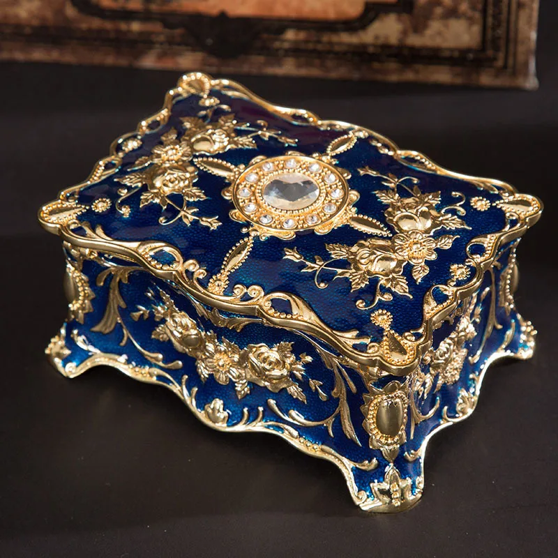

Metal crafts European retro jewelry box creative ring necklace medium storage box gifts.