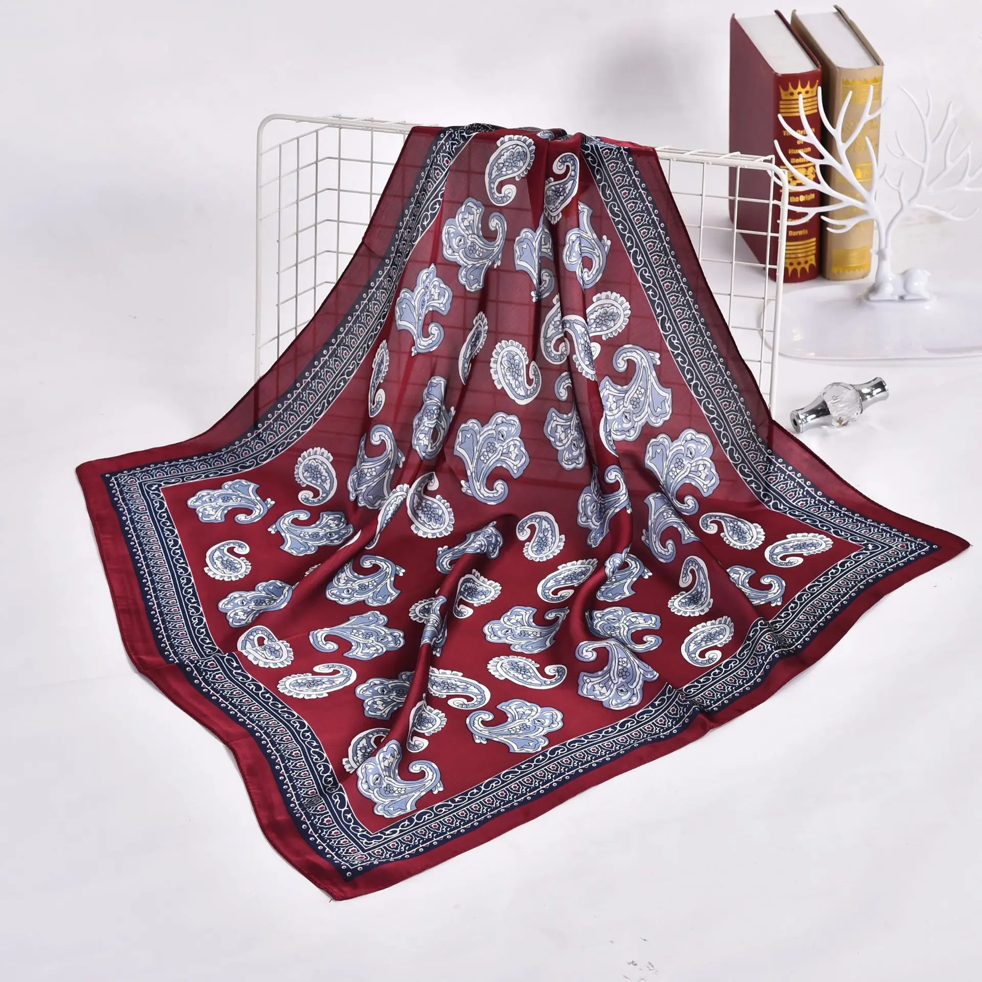 Женская косынка для волос Шелковый атласный шарф с цветочным принтом 70*70 см