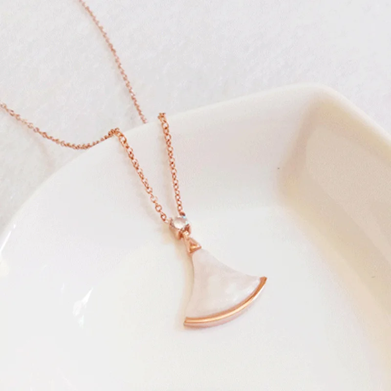 

Titanium Steel Colorful Shell Necklace Women's Necklace European And American And Minimalist High-grade Jewelry Party Gift