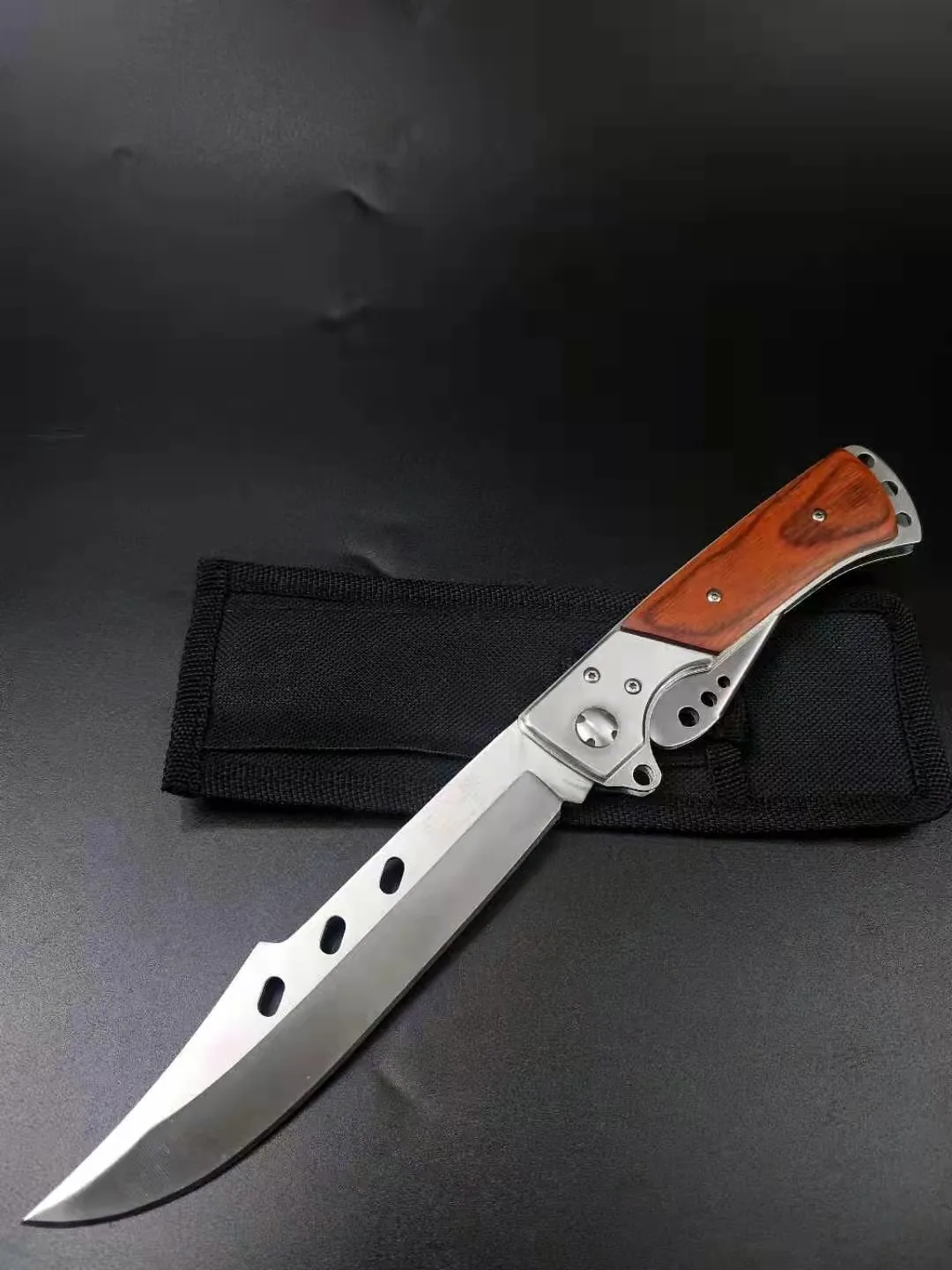 

Outdoor Bladed Self-defense Folding Knife High Hardness Military Knife Barbecue Tool