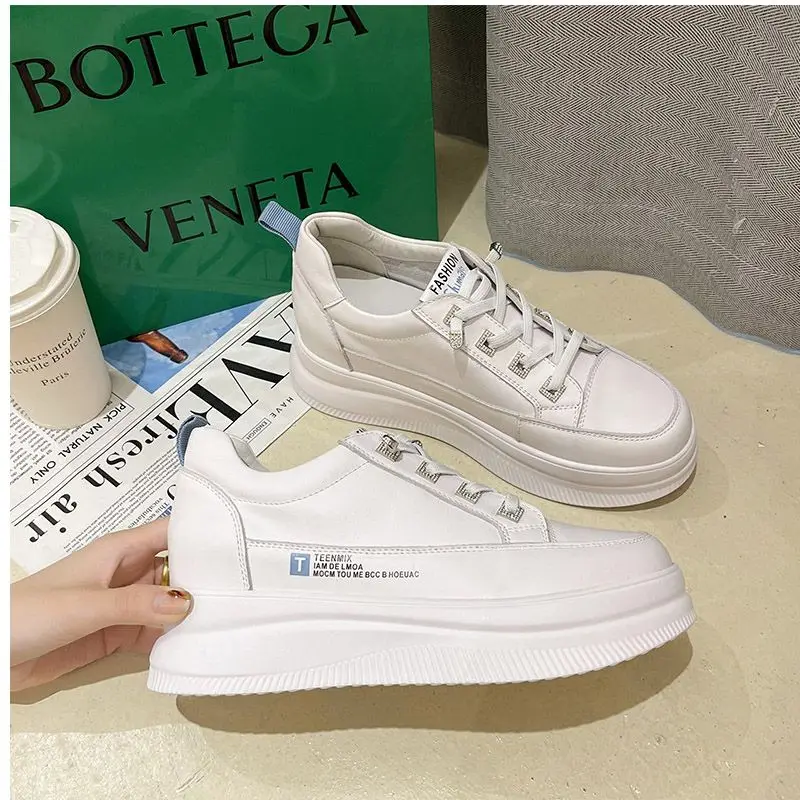 

Женские кроссовки из натуральной кожи, удобная спортивная обувь на плоской платформе, с круглым носком, на толстой подошве