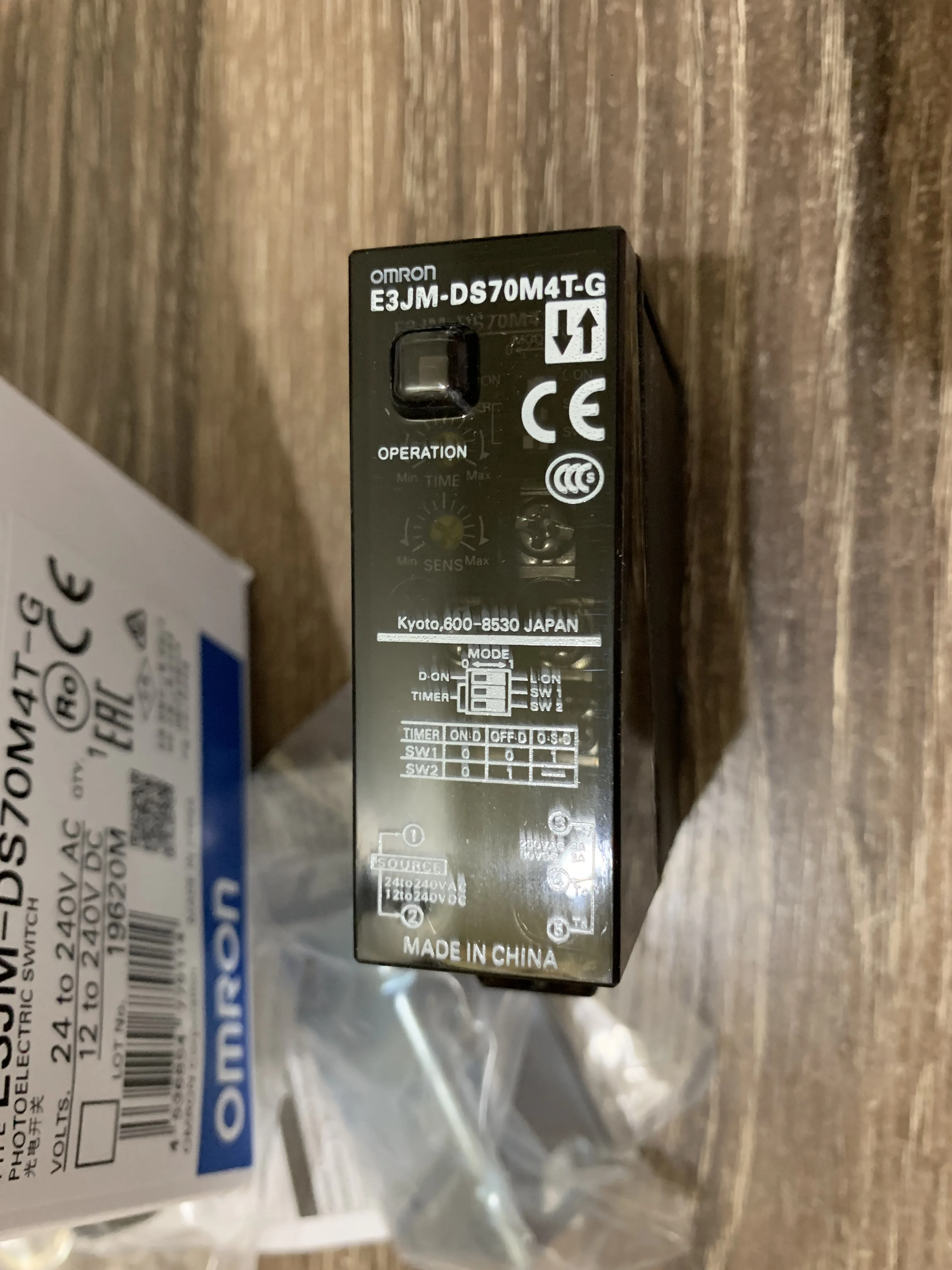 Фотоэлектрический датчик OMRON E3JM-DS70M4T-G от 24 до 240 В переменного тока 12 постоянного