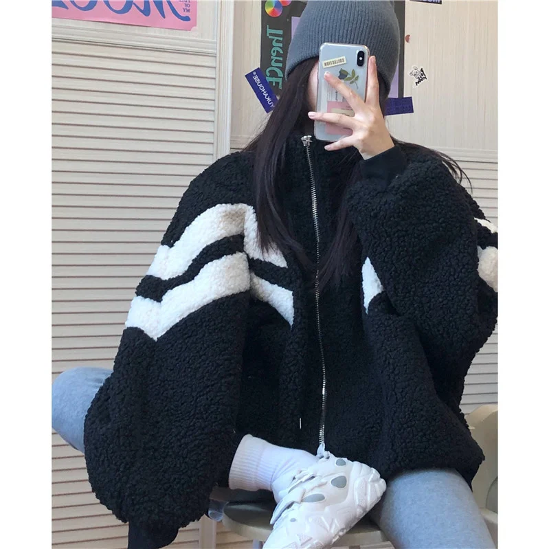 

Черно-белая простроченная утепленная бейсбольная куртка из овечьей шерсти зимняя маленькая Свободная блузка с длинным рукавом Женская кур...