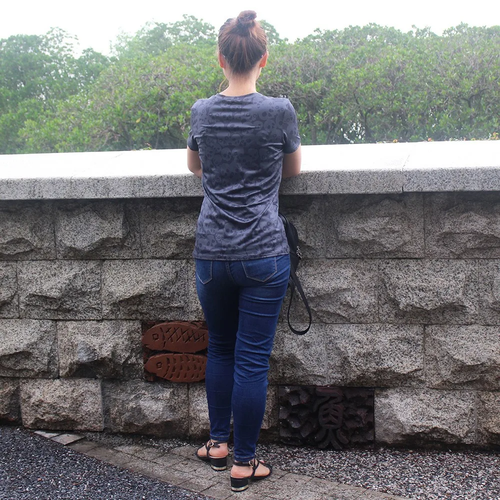 

Free Shipping T-shirt Women Casual Comfortable V-neck Shirts Women Top Tees Red Mouth Black Skull Prints Short Sleeve