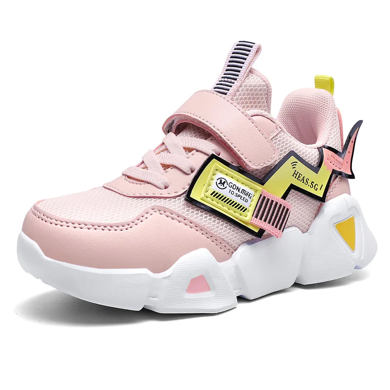 Сетчатая детская спортивная обувь с уникальным украшением в виде заплаток