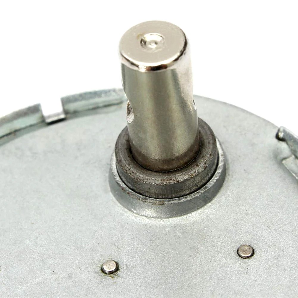 Синхронный двигатель с постоянными магнитами вращающийся на 8-10 об/мин для