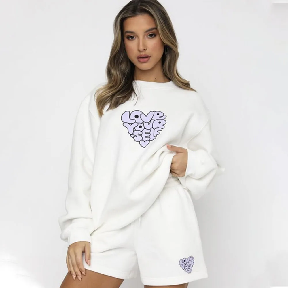 

Женский осенний Новый стильный костюм с шортами Повседневный модный уличный стиль пуловер с длинными рукавами и буквенным принтом комплек...