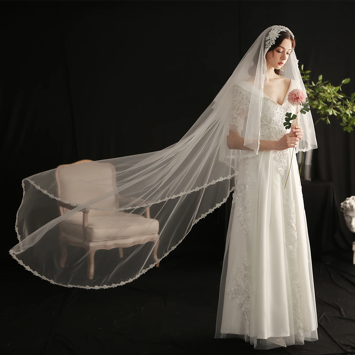 

V654 Romantic Chapel Bridal Marriage Veil One-Layer Lace Applique Beaded Soft Tulle Sweep Train White Lawn Garden Wedding Veil
