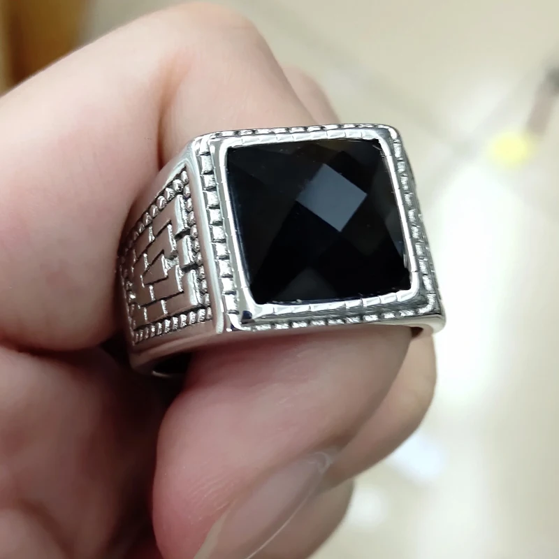 Мужское кольцо с большим камнем золотистое/серебристое в стиле хип-хоп крупным