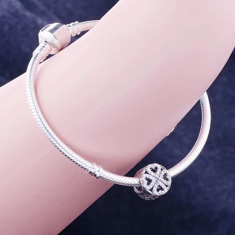 Шарм для браслета Пандора серебро 2021 пробы лепестки любви с прозрачными