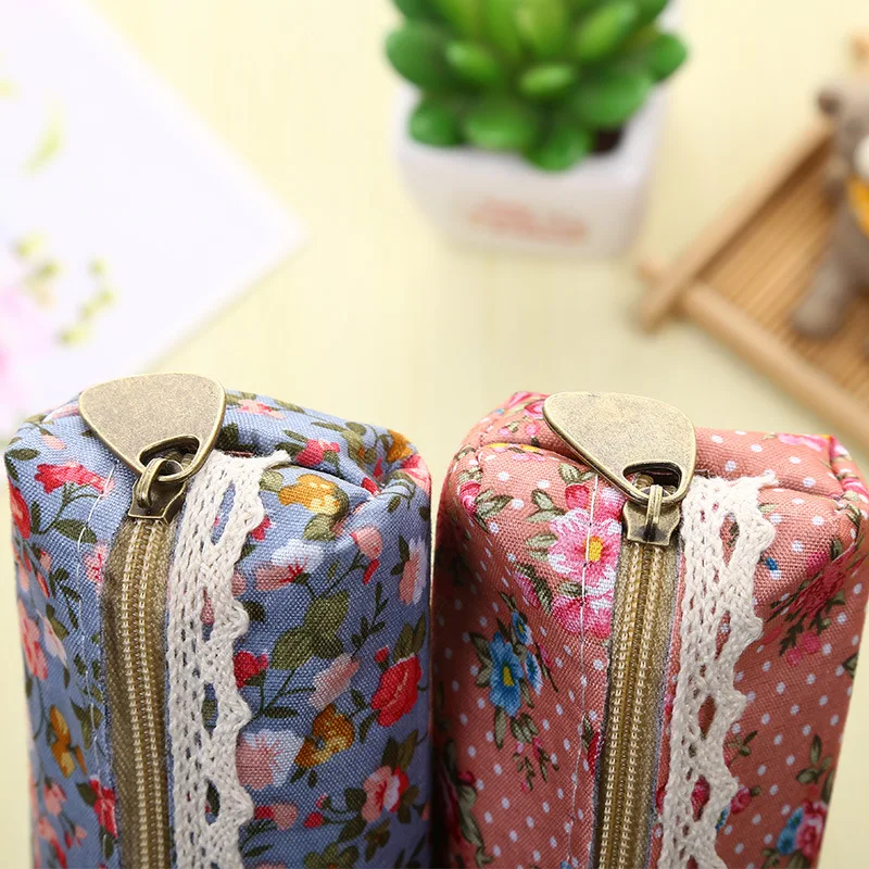 Пенал холщовый на молнии с цветочным принтом и кружевной бахромой в стиле ретро 1