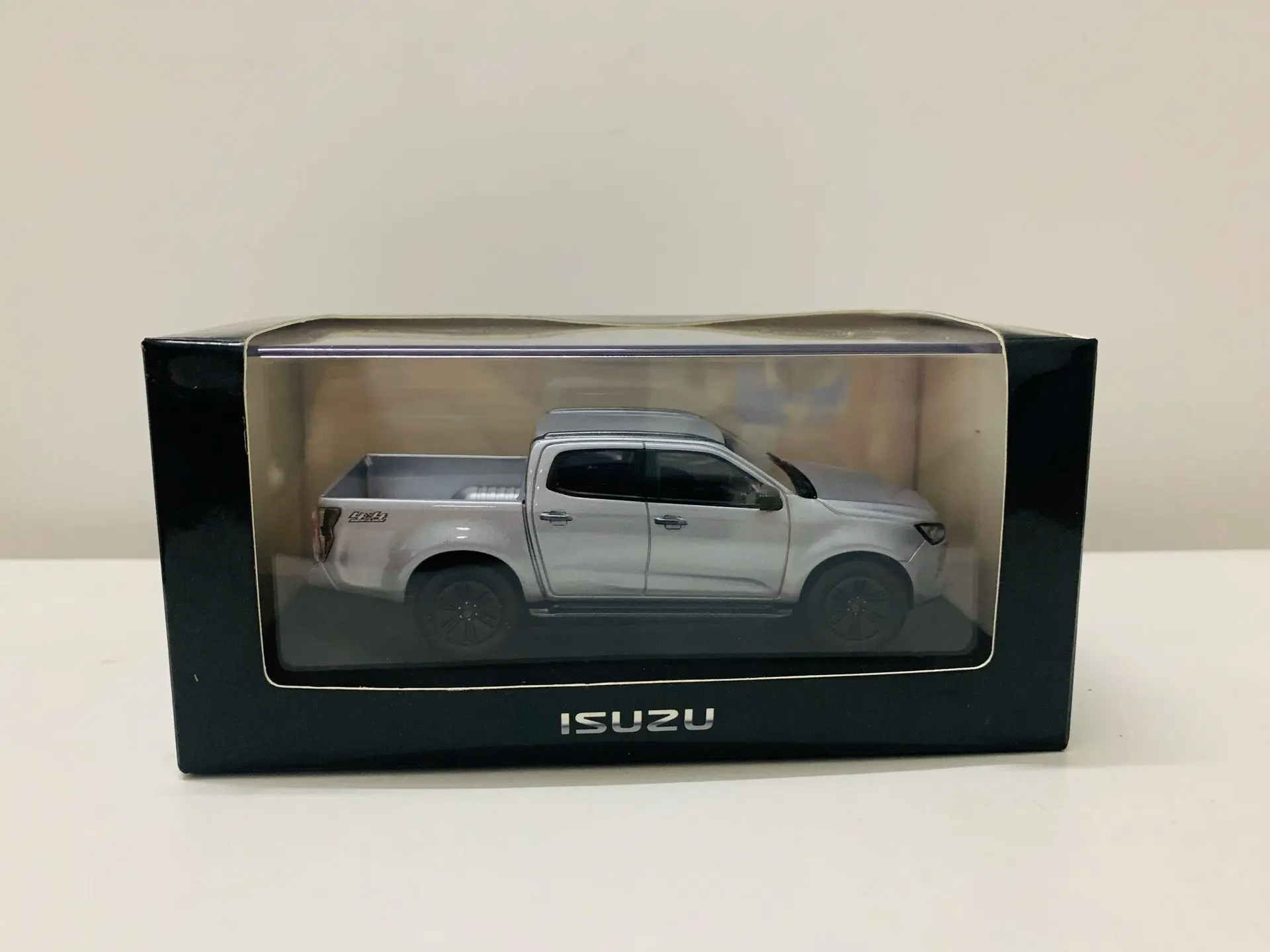 

Isuzu Dmax Pick Up 4X4 Silver 1/43 Scale Die-Cast Model Car New Original Box