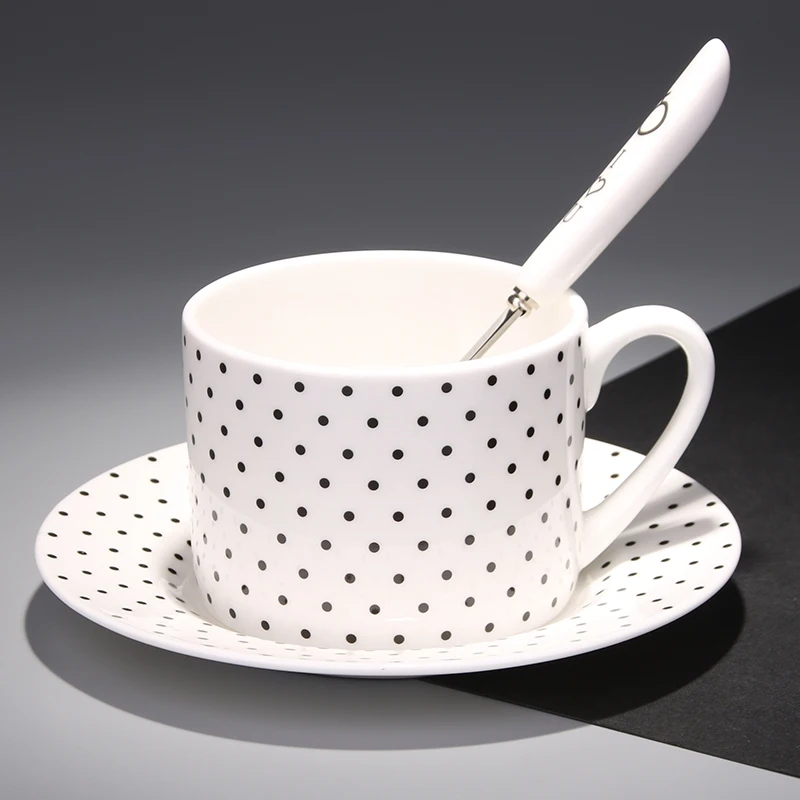 

Simple Modern Coffee Cup Set Saucer Spoon Ceramic Royal Luxury Tea Cup Set Crockery White Reusable Canecas Drinkware EB50BD