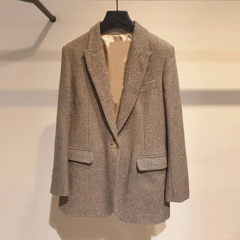 Женский костюм из двух предметов жакет с блестками и короткая юбка элегантный