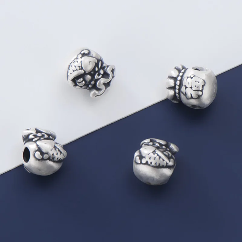 

Бусины россыпью из серебра 999 пробы с узором в виде рыбы