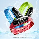 Модные мужские и женские повседневные спортивные часы с браслетом, белые светодиодные электронные силиконовые наручные часы ярких цветов для детей