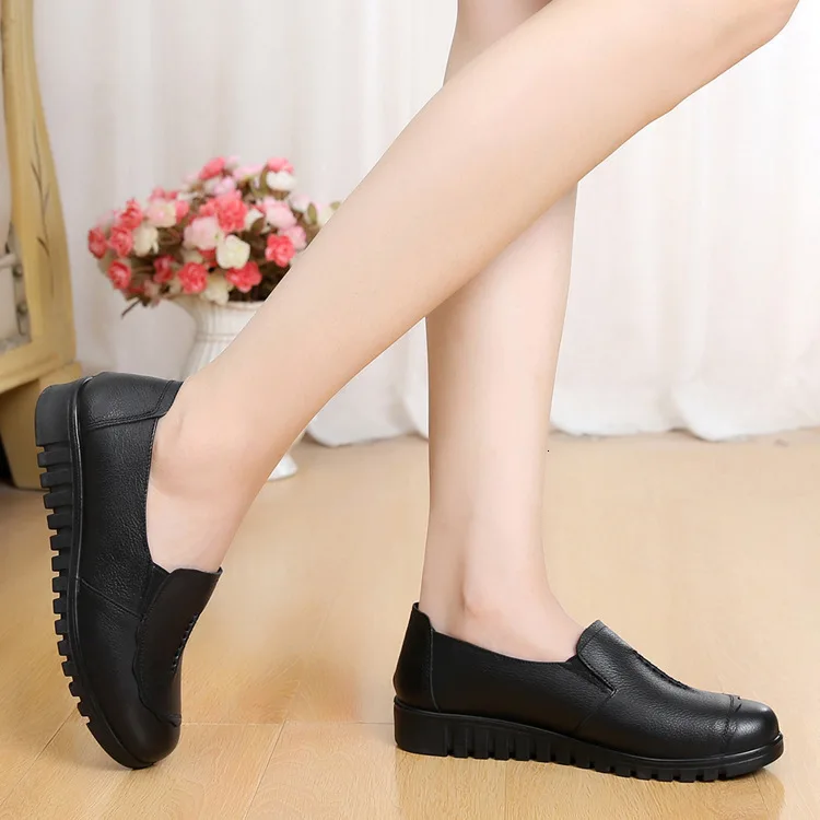 Black Women Genuine Leather Casual Shoes Spring Autumn Female Loafers Slip-on Soft Woman's Flat Footwear High Quality Hot Sale