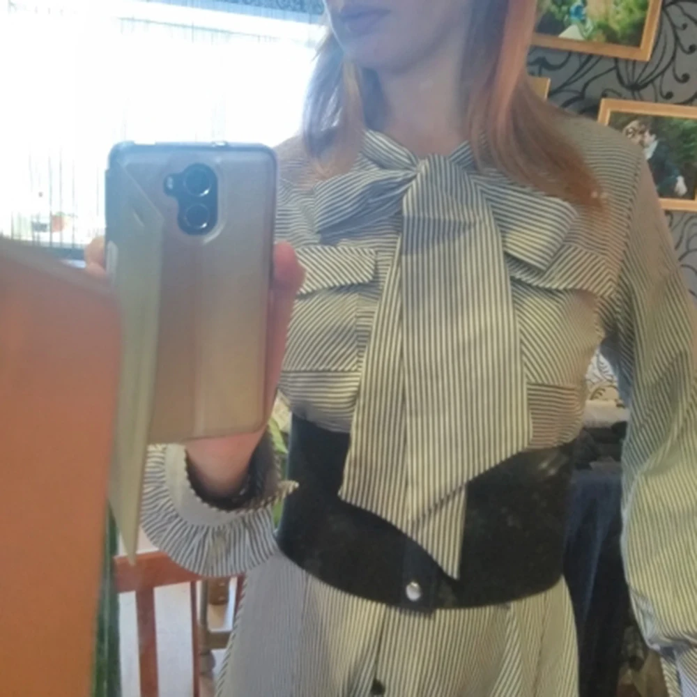 Женское длинное платье в полоску черное с бантом и длинным рукавом свободное на