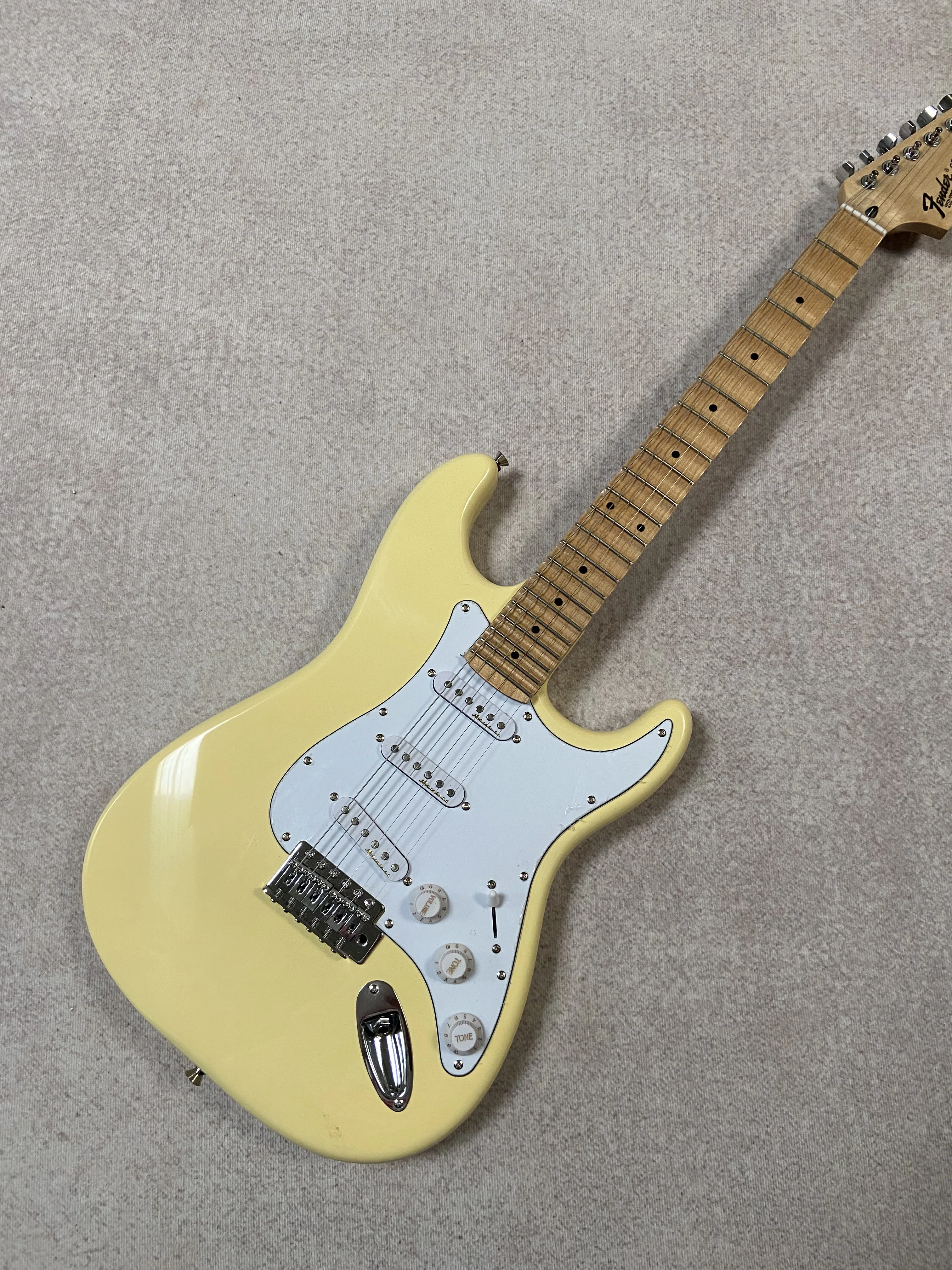 Винтажная кремовая электрогитара Yngwie Malmsteen Strat с большим наконечником зубчатая