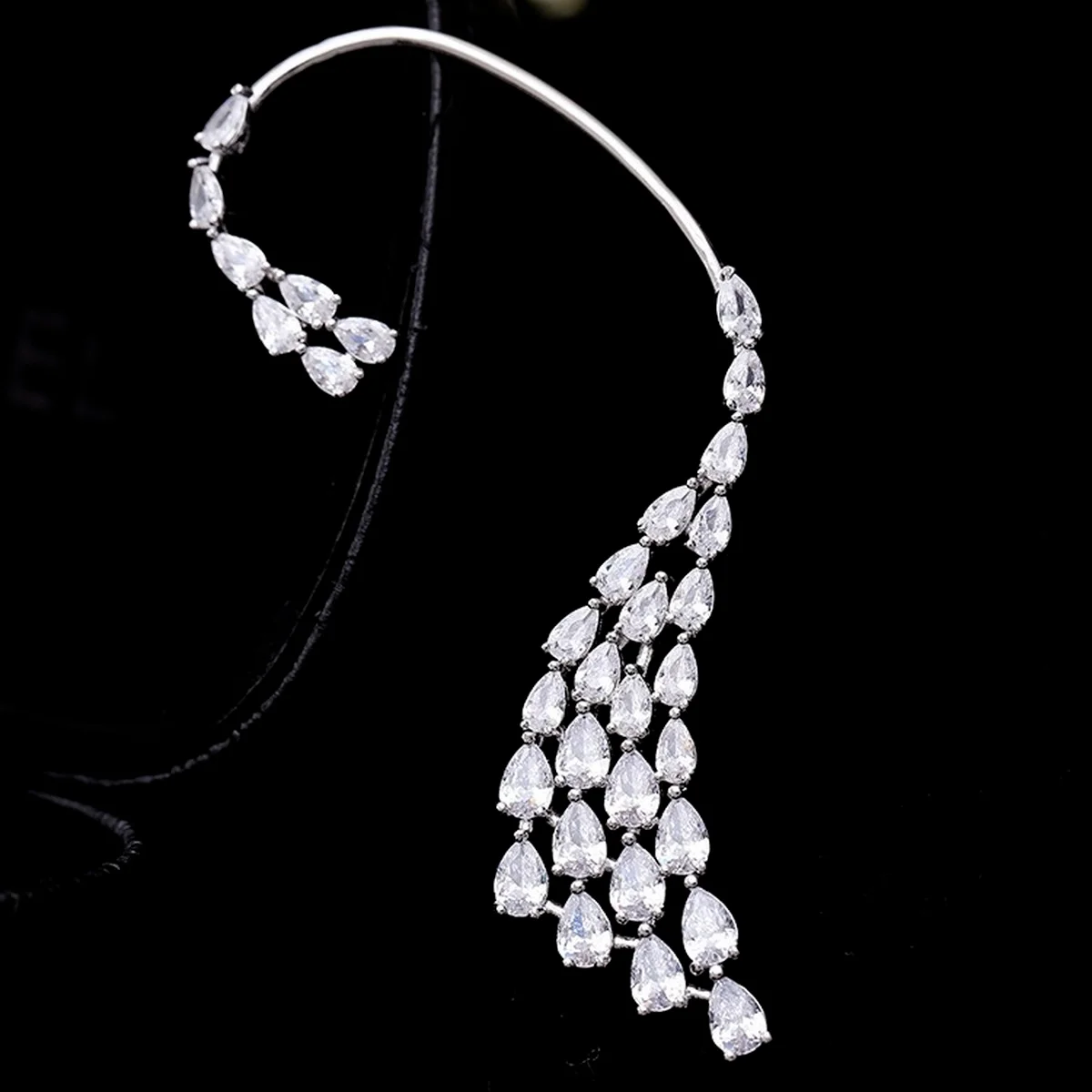 

S925 Silver Needle, High Quality Fashion Jewelry, Exquisite Water Drop Earbone Clip, Glamorous Women's Exaggerated Earrings