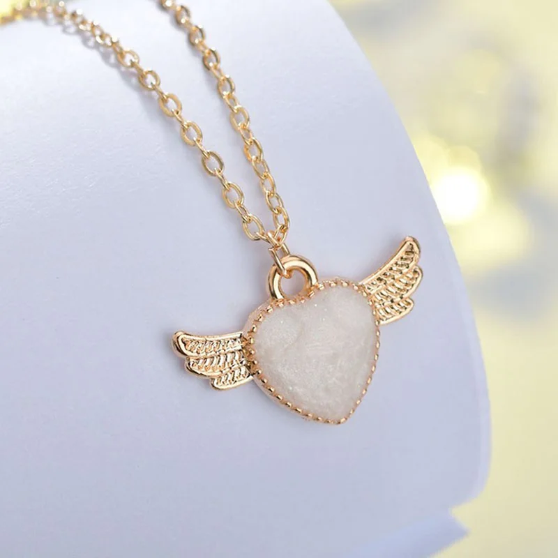 Новый милый стиль ожерелье Модные крылья сердце кулон Золотая короткая цепочка