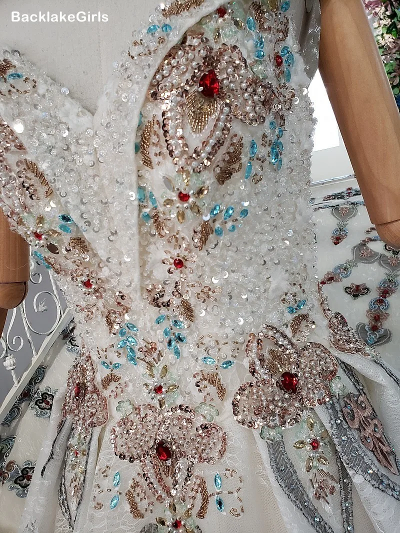 Женское платье с v образным вырезом и рукавом крылышком длинное вечернее