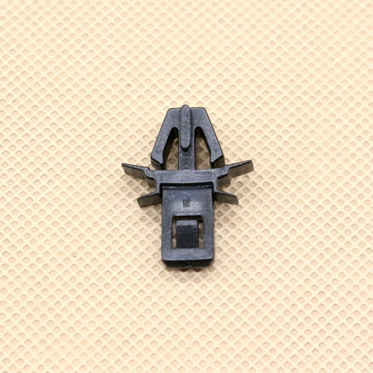 

20pcs Fastener Clips Radiator Grille Retainer for Toyota T-100 Truck 9090467021