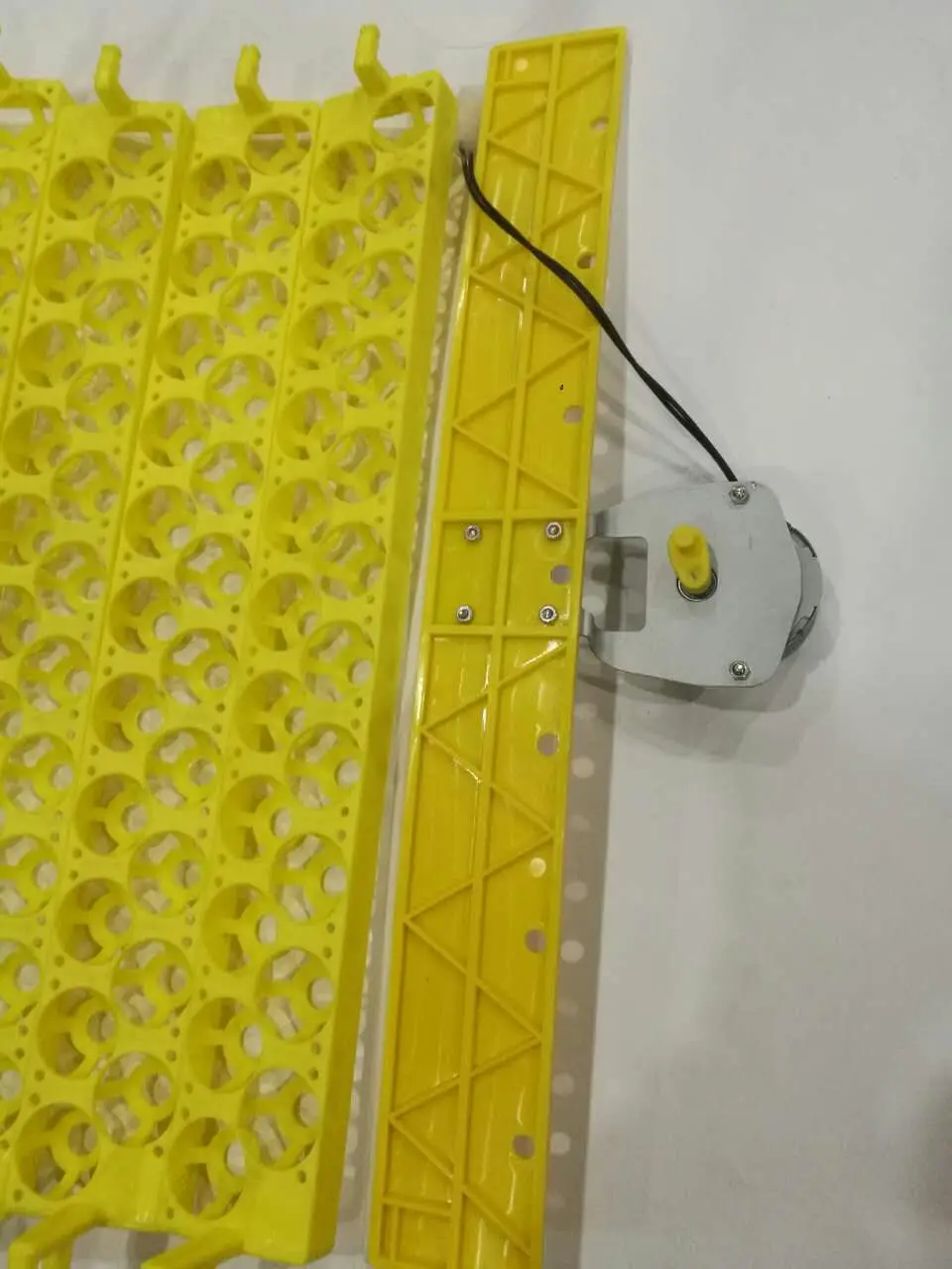 Превосходное качество инкубатор 154 яйца птицы поворотный лоток без двигателя