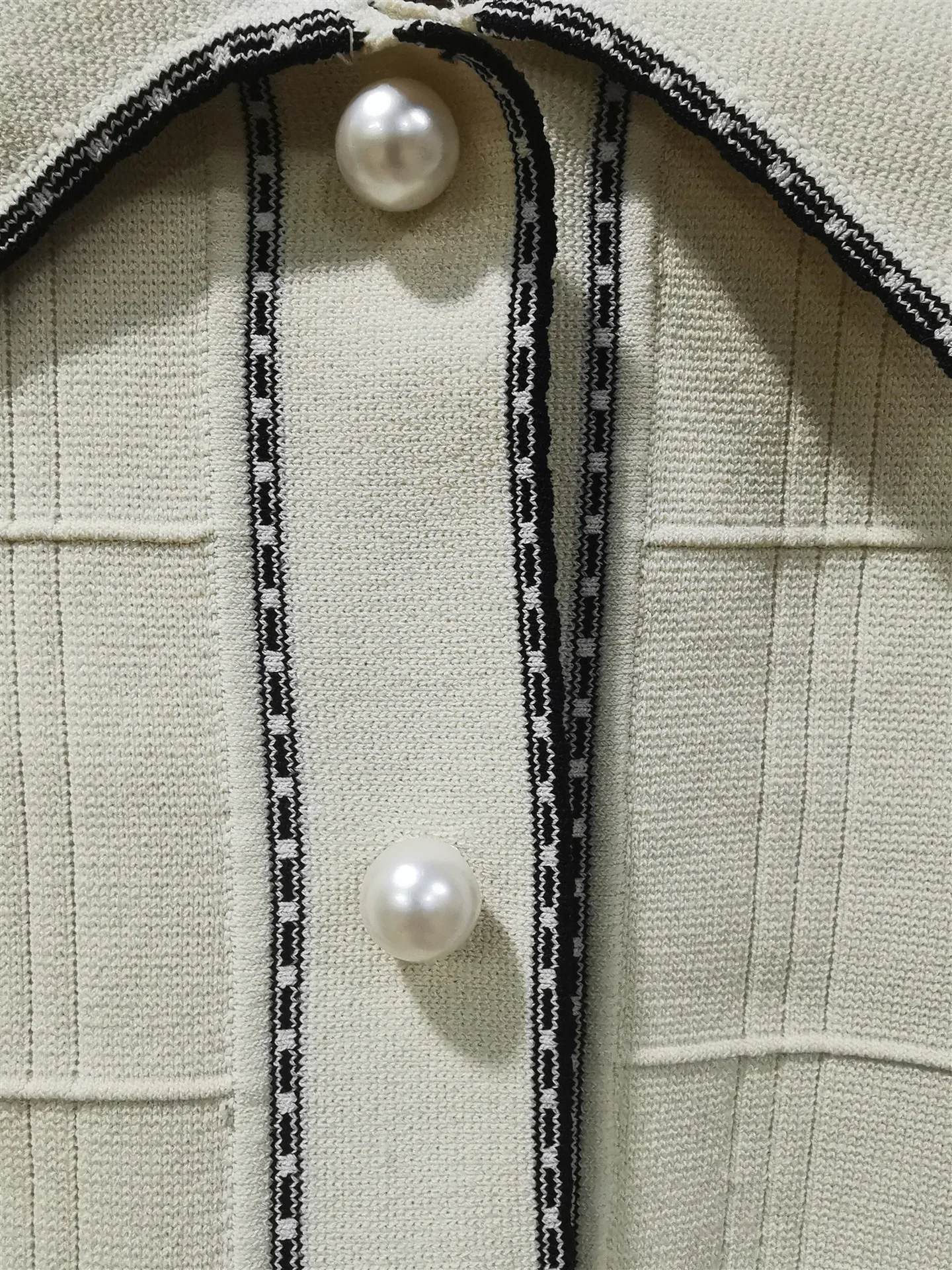 

Women's Knitted Jacket White Long Sleeve Pocket Knitted V-neck Cardigan Jacket French Brand Elegant Office Clothes Top