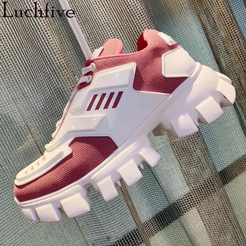 Женская повседневная обувь на танкетке белые кроссовки шнуровке с круглым