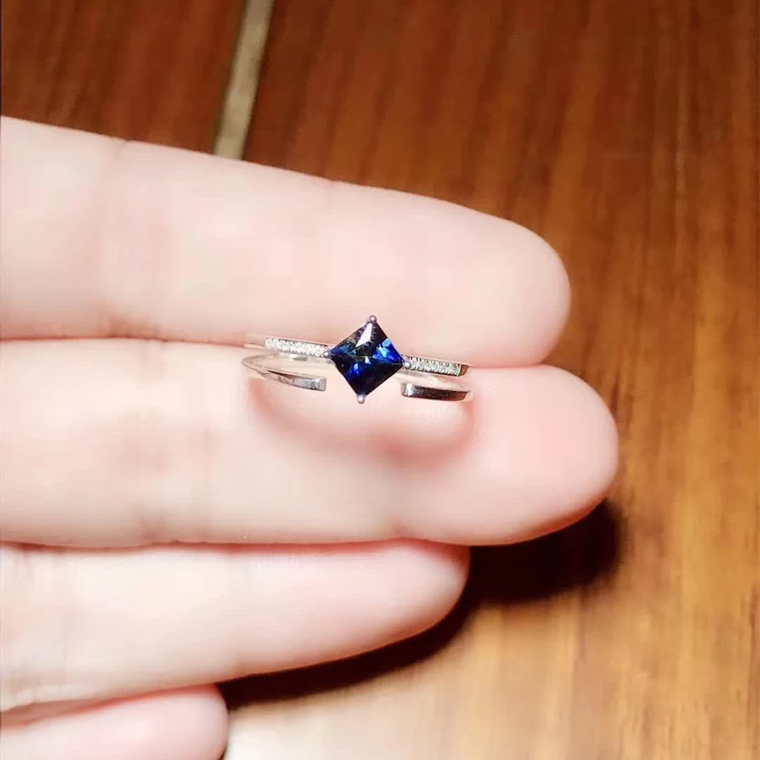 

18K white gold inlaid sapphire diamond ring with diamonds Sri Lanka sapphire exquisite fashion noble atmosphere noble jewelry SP