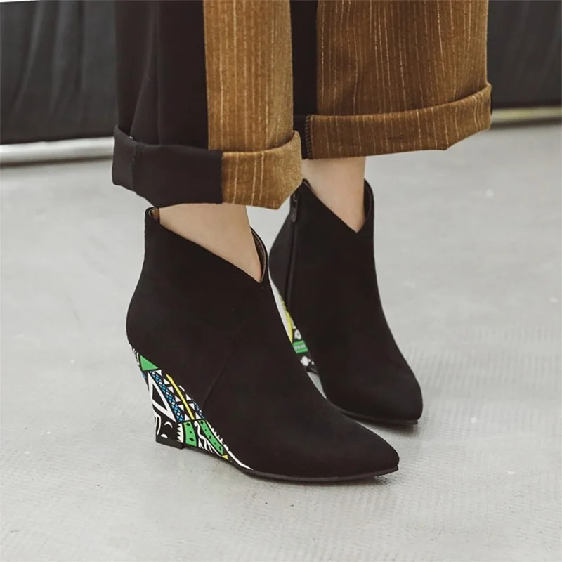 

Women's Pointed Low Tube Boots Autumn And Winter 2021 New Fashion Personalized High Heel Slope Heel Large Suede Fashion Boots