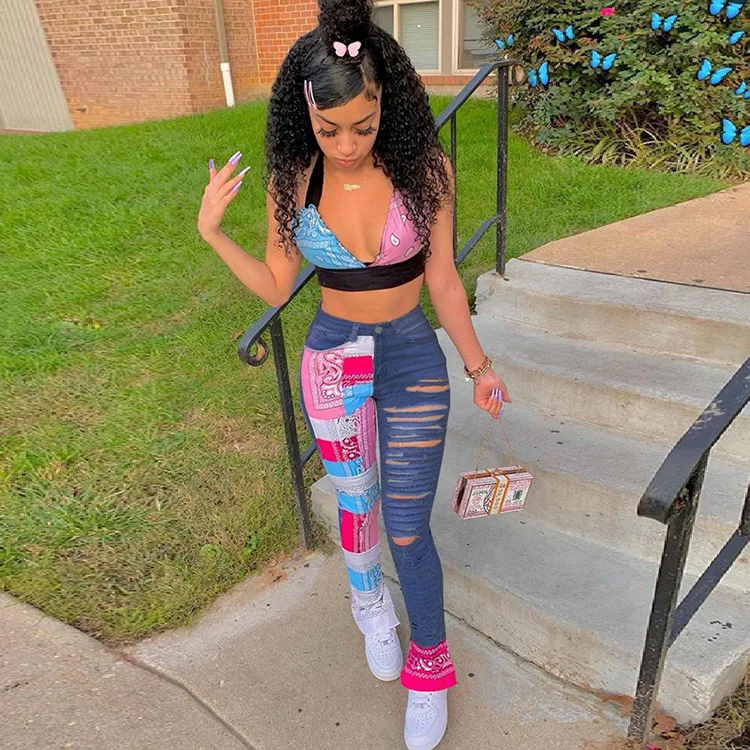 

Женские костюмы укороченный топ с лямкой через шею, рваные джинсы с высокой талией, пикантные комплекты из 2 предметов, летняя одежда